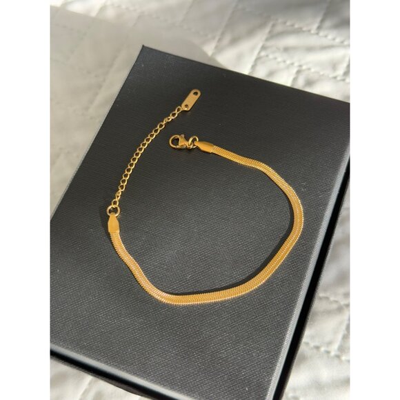 Gold Plated Snake Chain Herringbone Bracelet With Lobster Clasp New in a Box - Picture 12 of 15